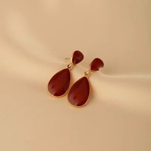 BORDO TAŞLI TASARIM SALLANTILI KÜPE - Görsel 3